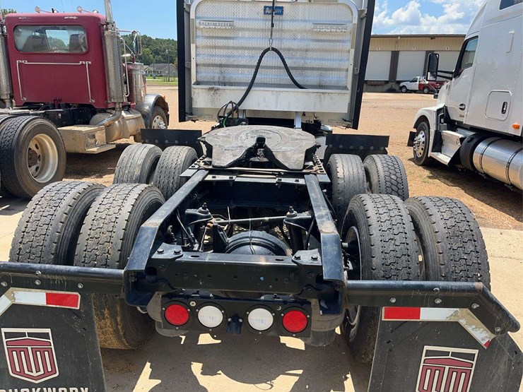 2022-kenworth-t680-image-10