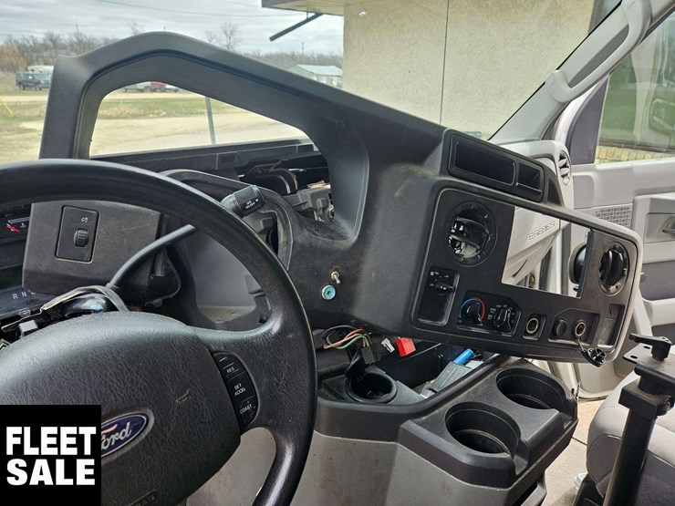 2010-ford-cargo-image-26