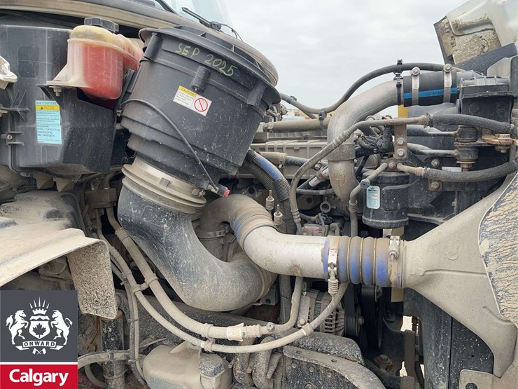 2016-freightliner-114sd-image-21