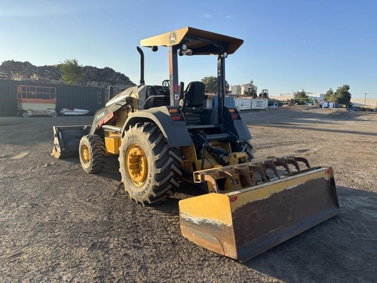 2020-deere-210l-image-4