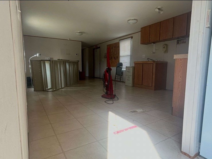 2005-fleetwood-14-x-60-mobile-home-image-6