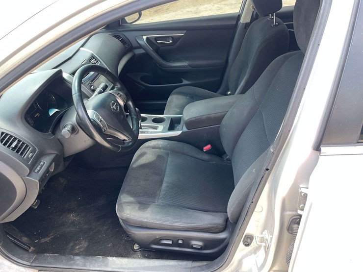 2015-nissan-altima-sv-4-door-sedan-(163,832-miles)-image-10