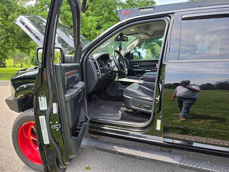 2014-dodge-1500-image-27