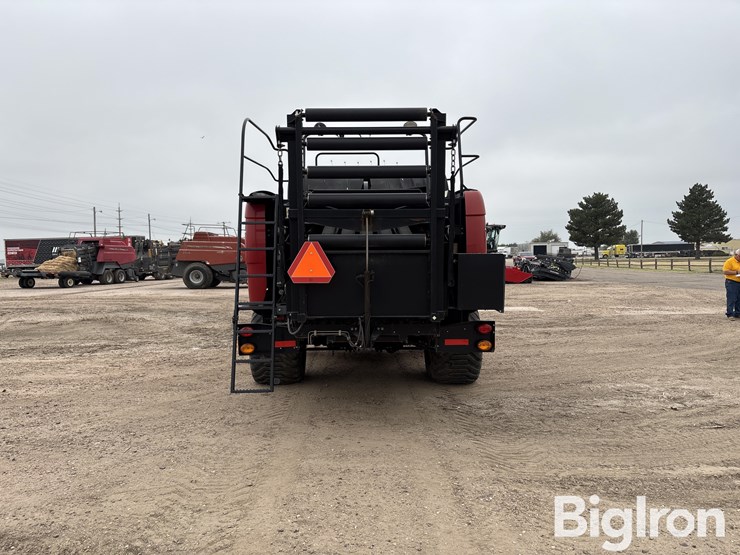 2016-new-holland-340-image-6