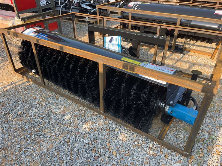 mower-king-skid-steer-angle-broom,-72"-image-5