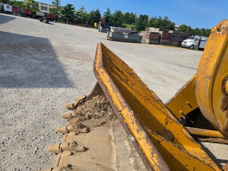 caterpillar-953d-image-34