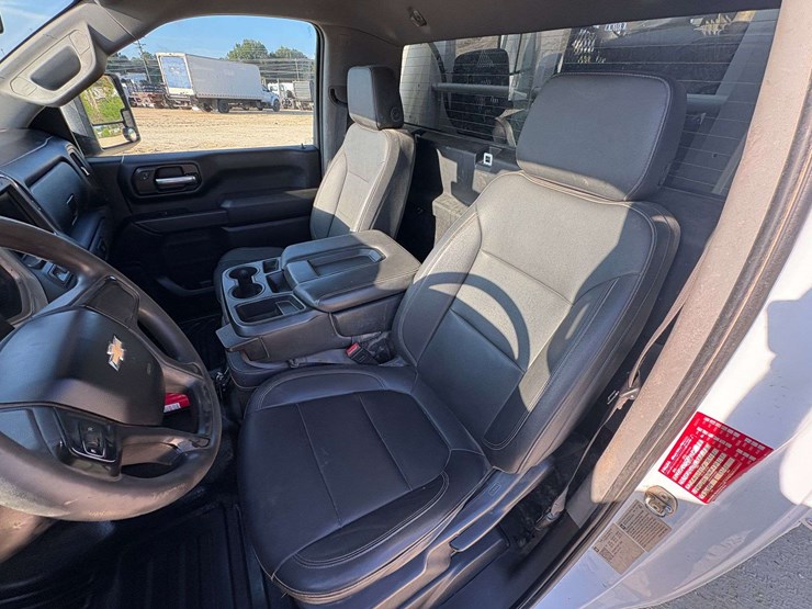 2021-chevrolet-silverado-3500-image-13