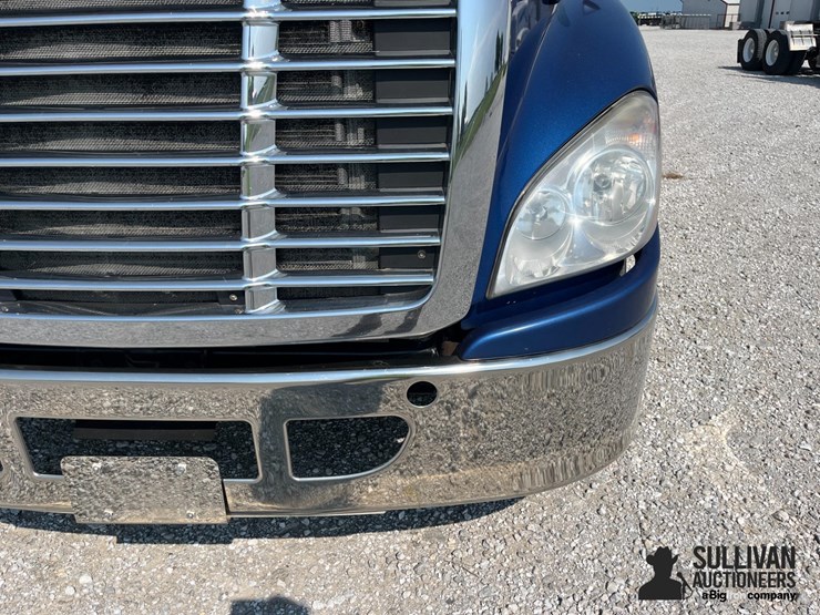 2015-freightliner-cascadia-125-image-9