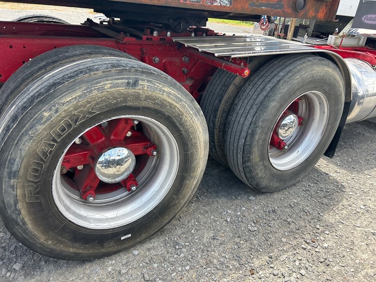 1986-peterbilt-359-image-7