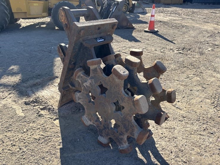 16"-twt-backhoe-compaction-wheel-image-2