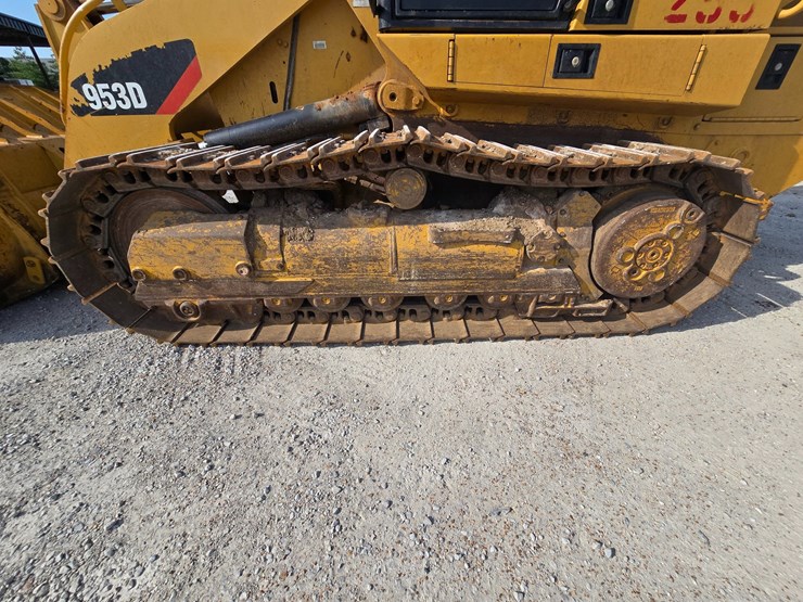 caterpillar-953d-image-36