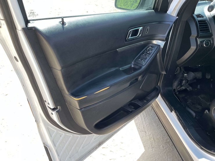 2017-ford-explorer-image-9