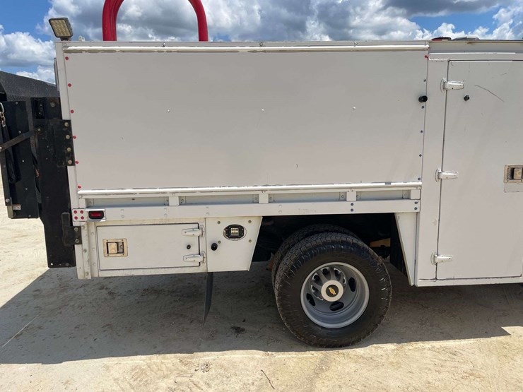 2021-chevrolet-silverado-3500-image-16
