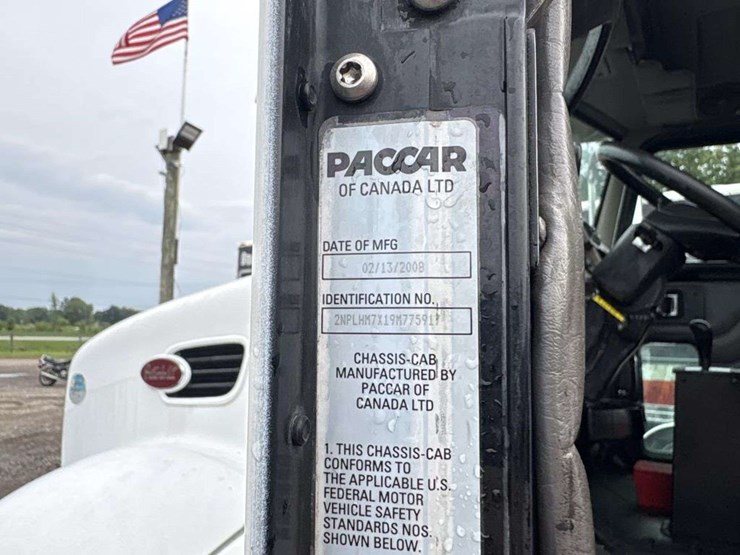 2009-peterbilt-335-image-18