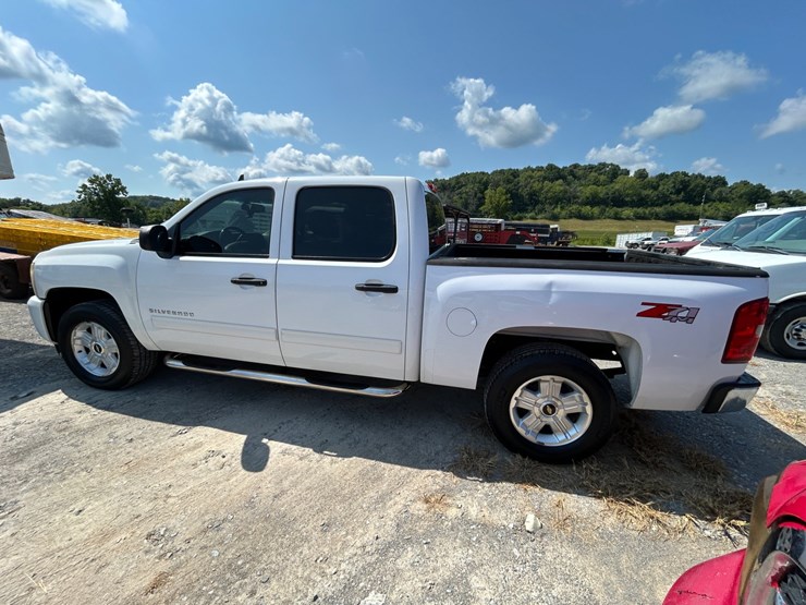 2011-chevrolet-1500-image-3