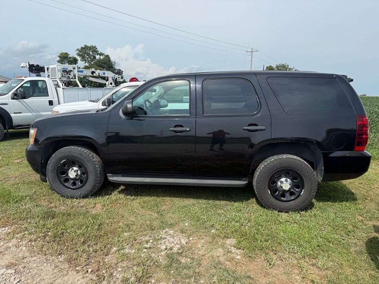 2011-chevrolet-tahoe-image-4