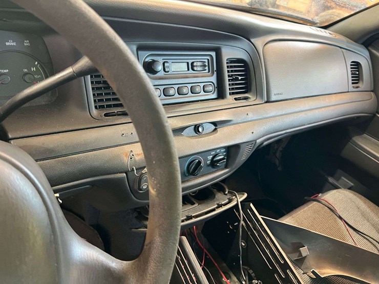 2003-ford-crown-vic-(188,503-miles)-image-29