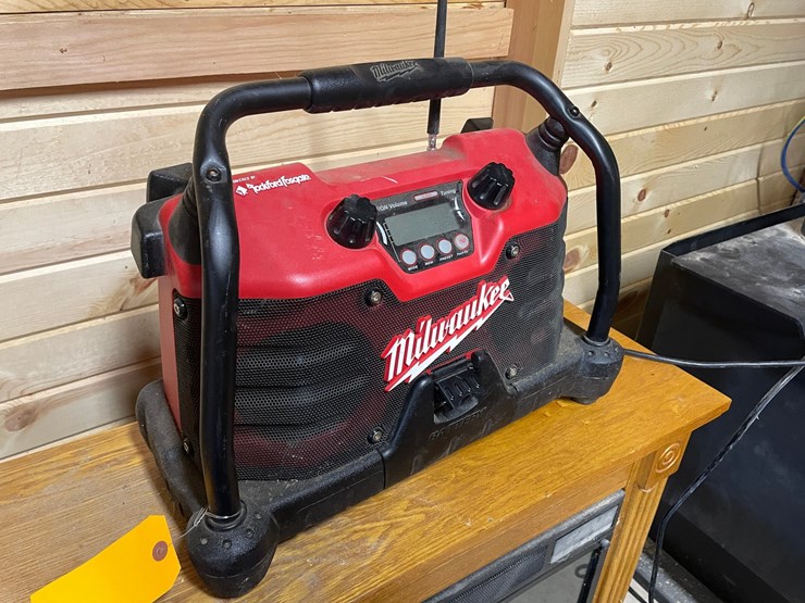#10181-•-milwaukee-jobsite-radio-image-11