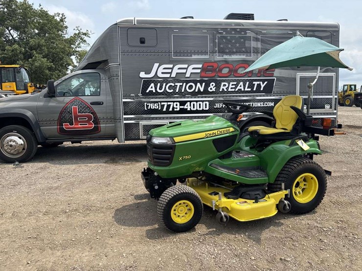john-deere-x750-image-1