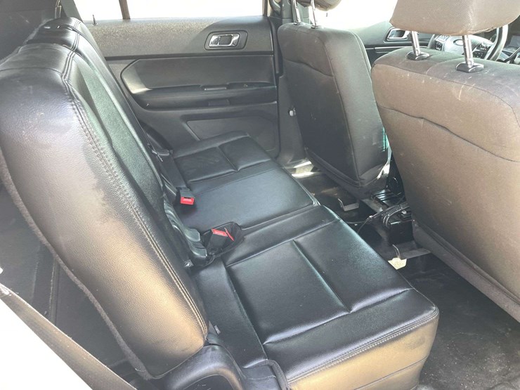 2017-ford-explorer-image-16
