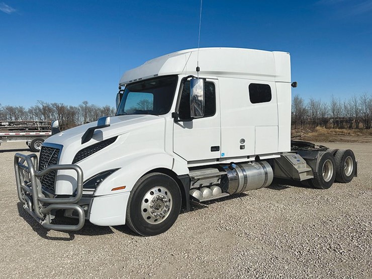 2022-volvo-vnl-740-image-1