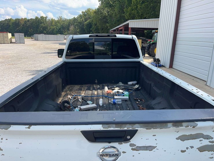 2017-nissan-titan-image-9