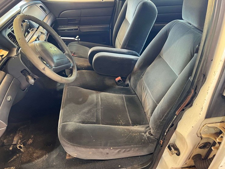 2004-ford-crown-vic-(211,135-miles)-image-25