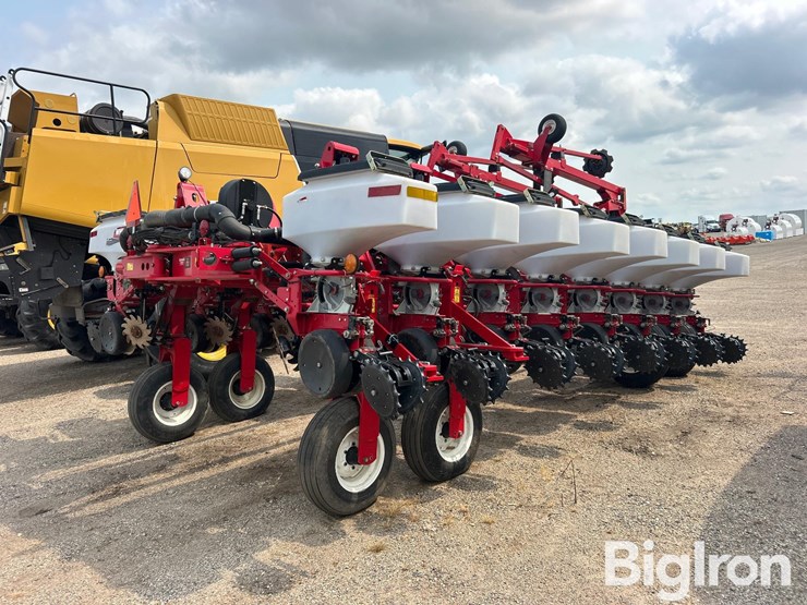 2013-massey-ferguson-8180-16r30-planter-image-3