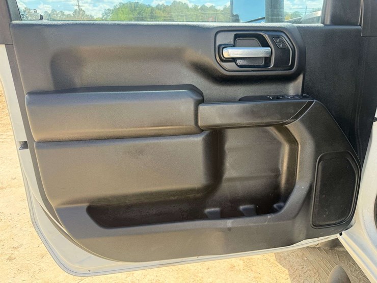 2020-chevrolet-3500-image-26