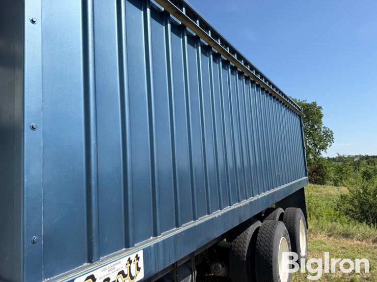 2005-peterbilt-335-image-15