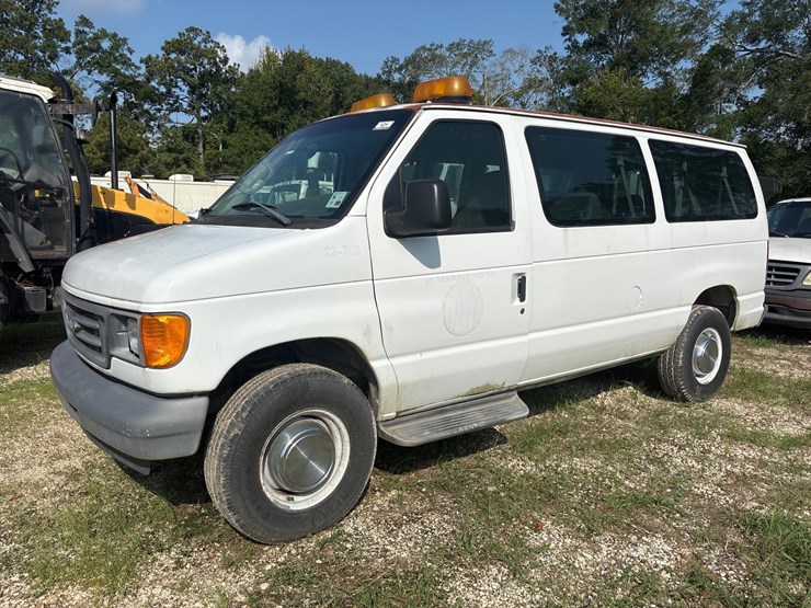 2006-ford-e350-image-1