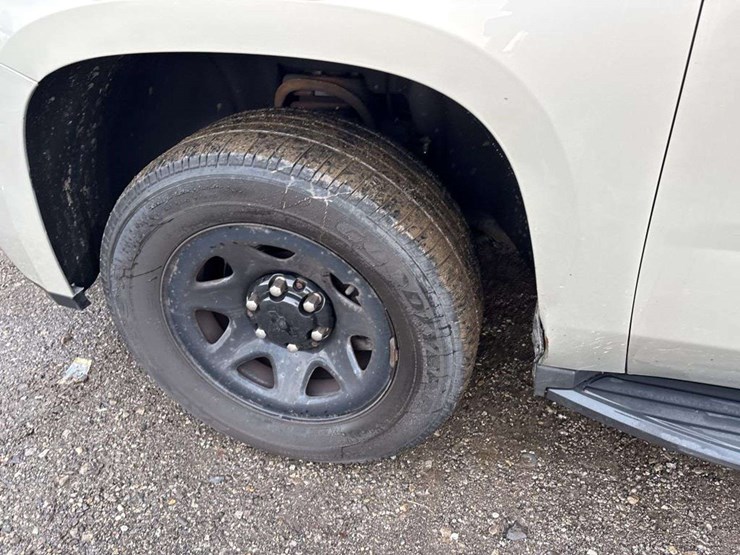 2016-chevrolet-tahoe-image-5