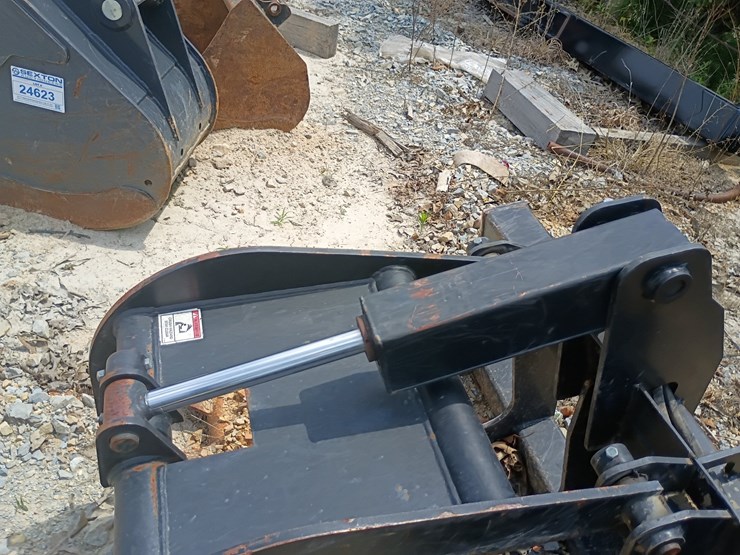 #24622-•-blue-diamond-rock-grapple-bucket-image-11