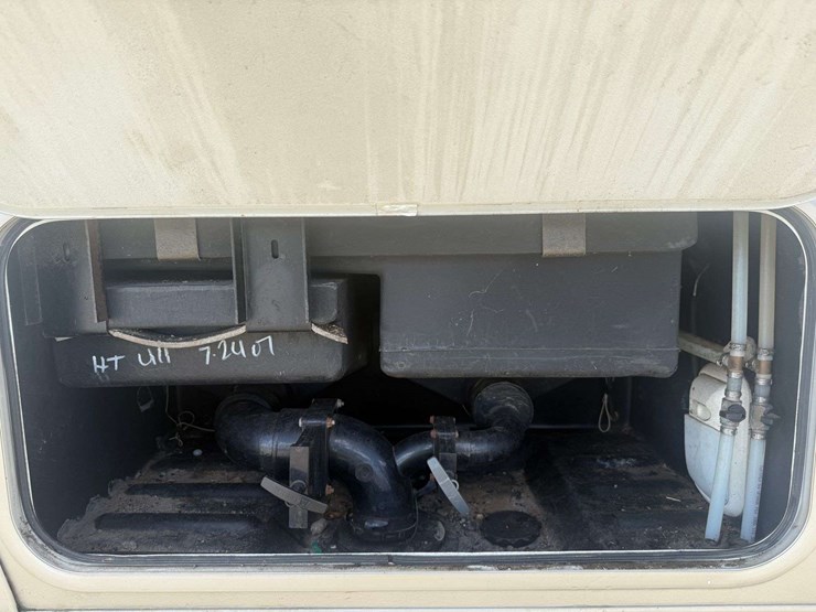 2007-chevrolet-express-"chateau"-(72,384-miles)-image-17