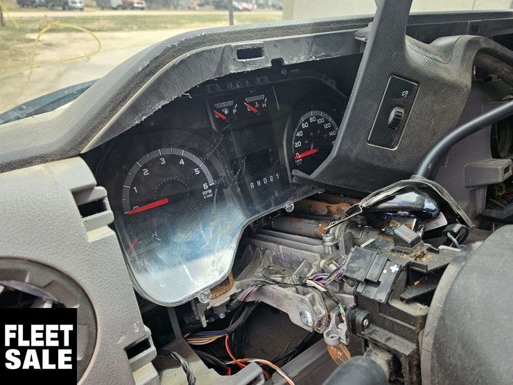 2010-ford-cargo-image-27