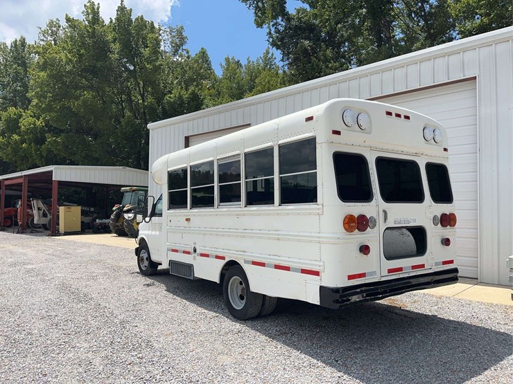 2001-chevrolet-express-bus-image-7