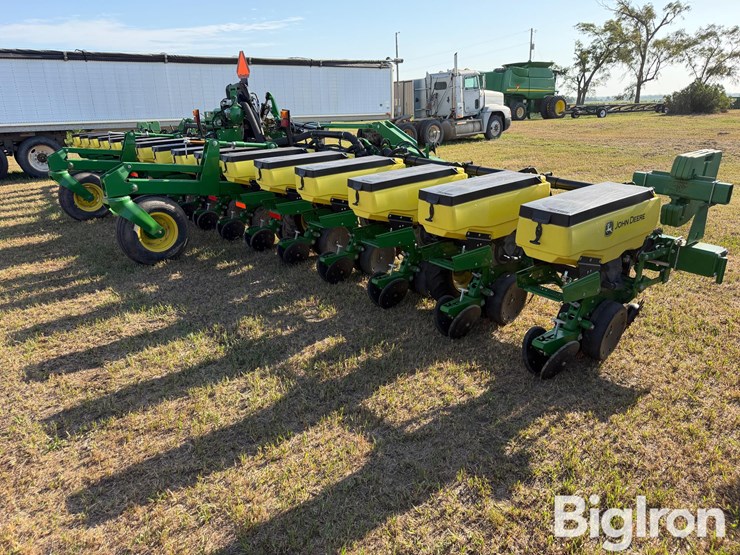 john-deere-1725-image-5