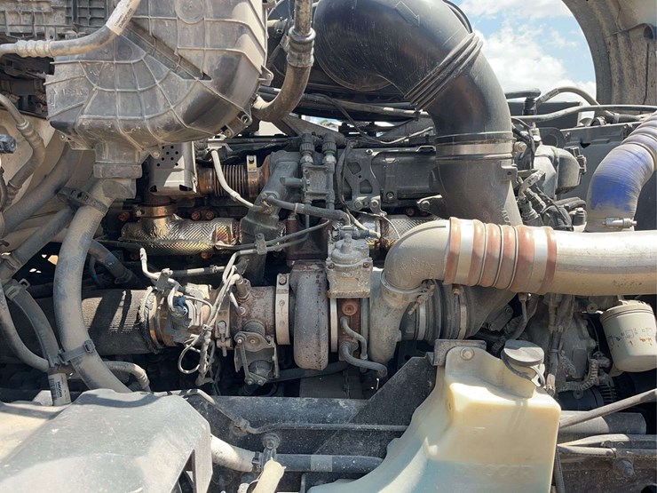 2022-kenworth-t680-image-32