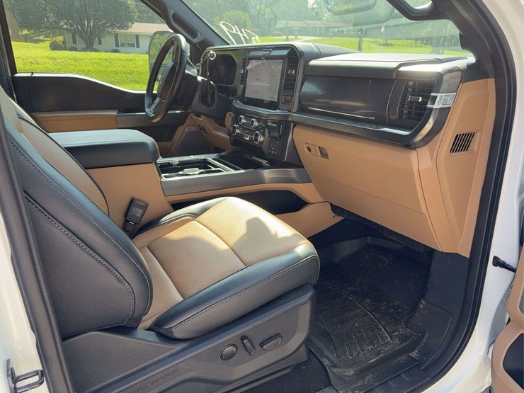 2025-ford-f350-image-18