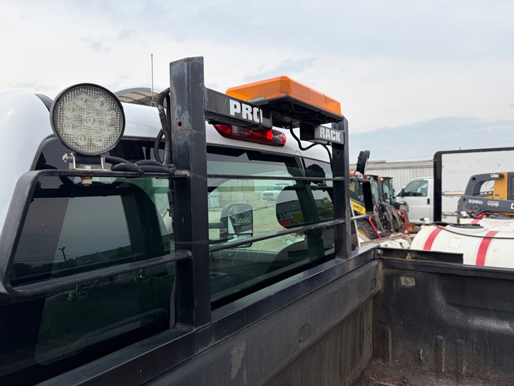 2012-chevrolet-3500-image-21