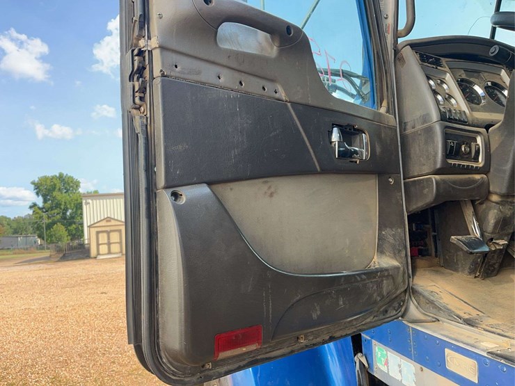 2015-kenworth-w9-series-tractor-truck-image-22