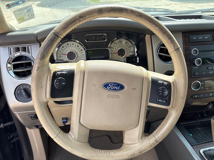 2013-ford-expedition-image-12