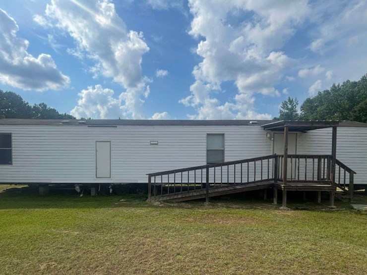 2005-fleetwood-14-x-60-mobile-home-image-1