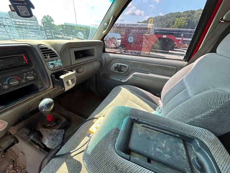 1999-chevrolet-k2500-image-11