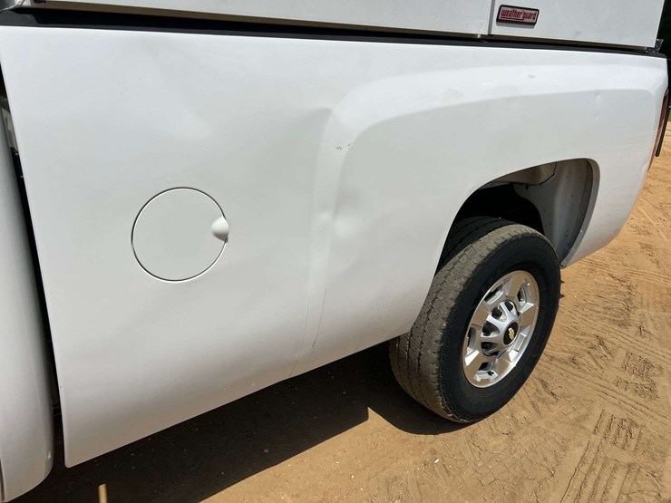 2011-chevrolet-2500hd-image-13