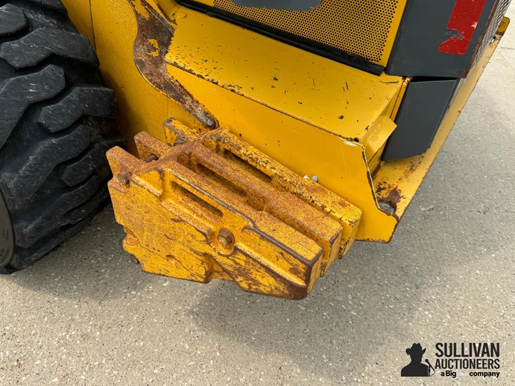 2017-deere-332g-image-18