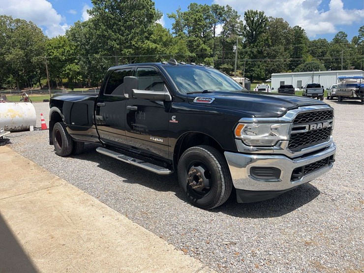 2022-dodge-3500-image-4