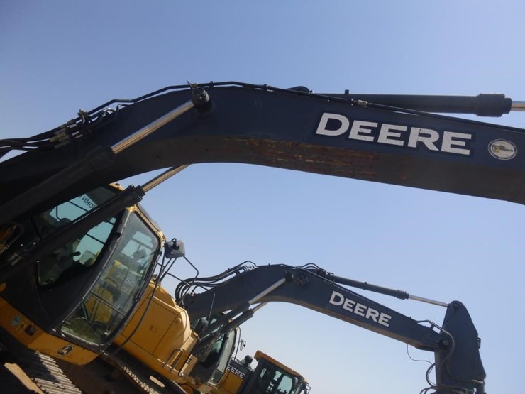 2011-deere-225d-lc-image-32