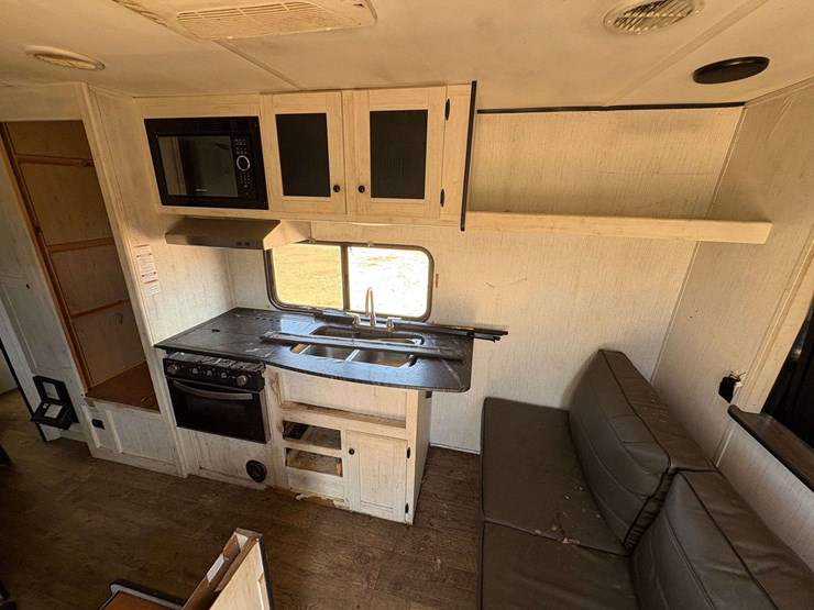 2022-heartland-trailrunner-29'-bumper-pull-travel-trailer-image-17