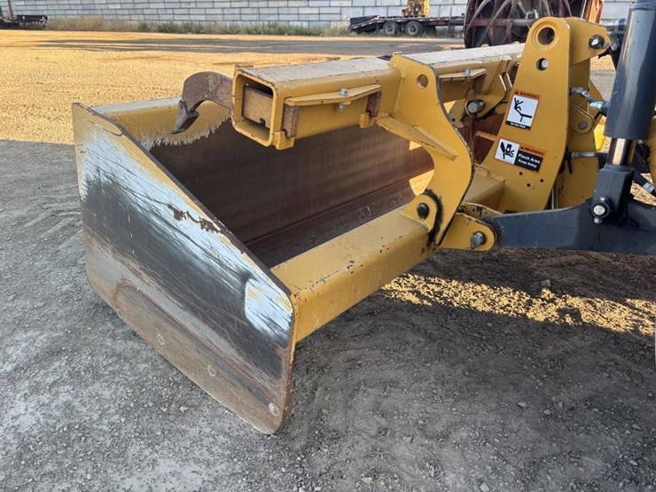 2020-deere-210l-image-19